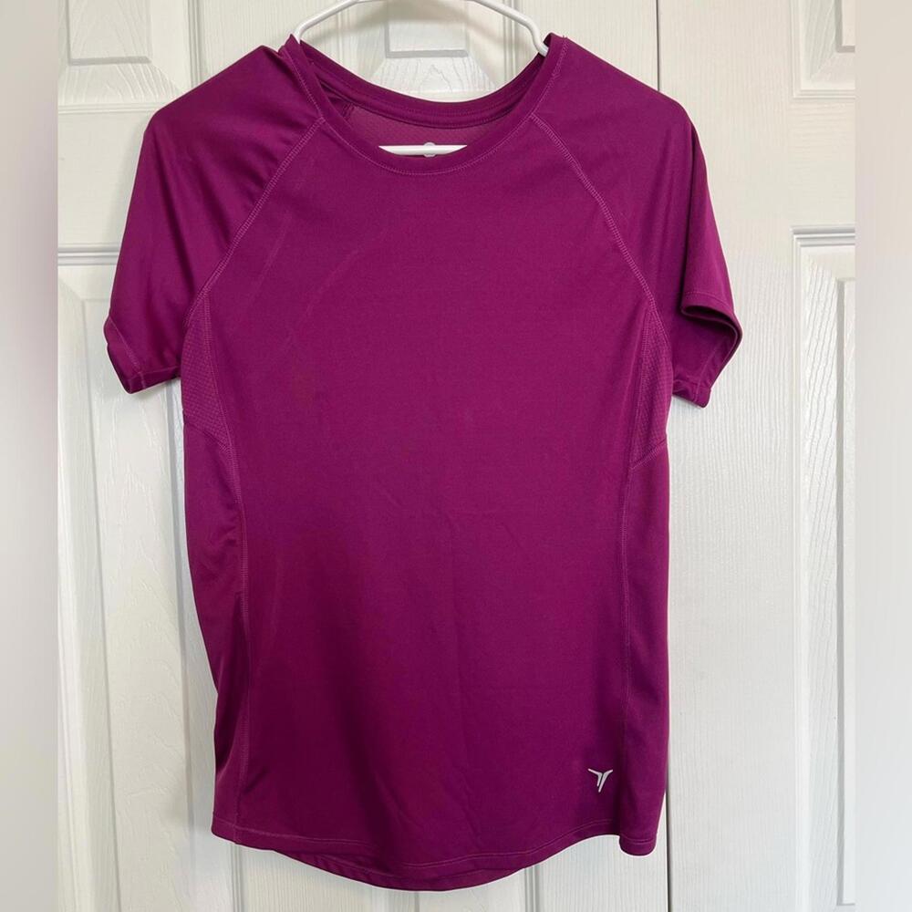 Old Navy Active Magenta Semi-Fitted Top